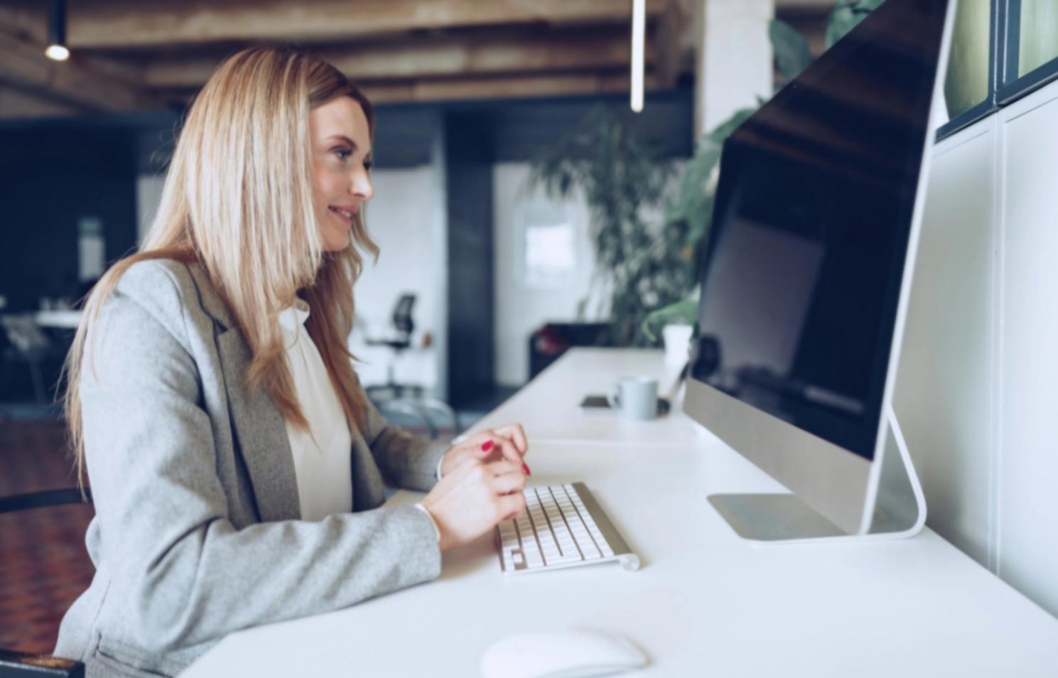 Internationale Studierende beim digitalen Lernen